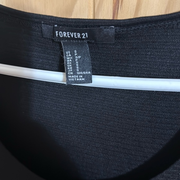 Forever 21 Black Short Sleeve Dress - Picture 2 of 6